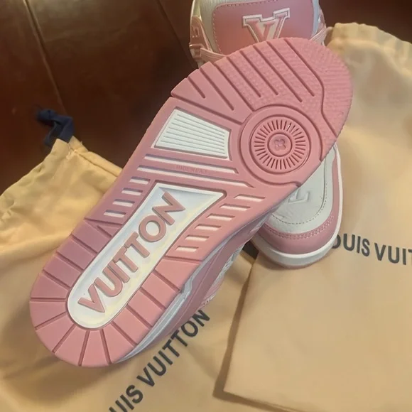 Pink sneaker - Picture 4 of 9